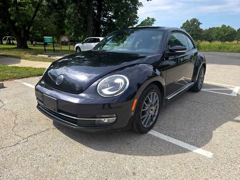 Used 2012 Volkswagen Beetle 2.0T image 1