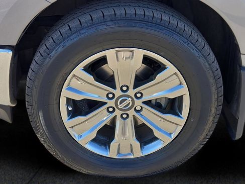 Used 2017 Nissan Titan SV image 9