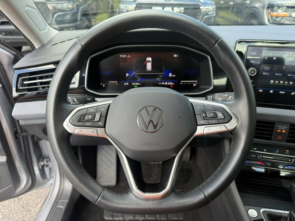 Used 2026 Volkswagen Jetta SE FWD image 5