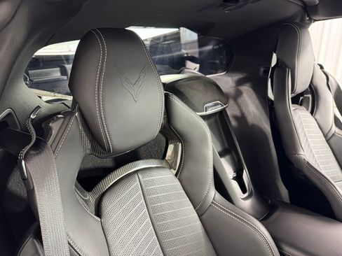 Used 2021 Chevrolet Corvette Stingray w/ Z51 Performance Package image 26