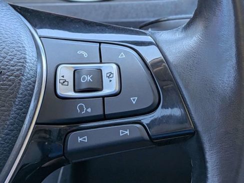 Used 2018 Volkswagen Tiguan SEL AWD/4WD image 29