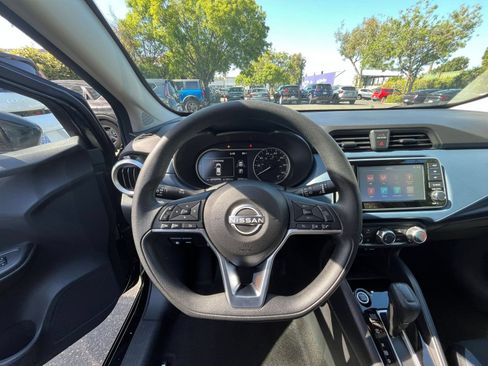Used 2025 Nissan Versa SV FWD image 27