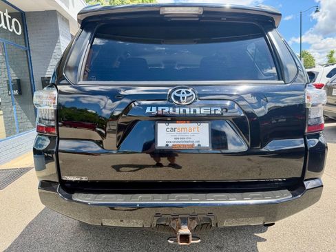 Used 2018 Toyota 4Runner SR5 AWD/4WD image 10
