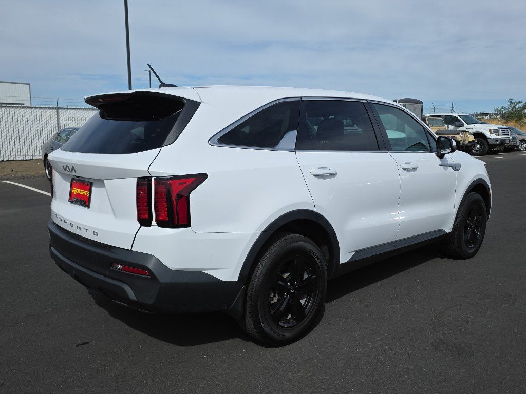 Used 2022 Kia Sorento LX AWD/4WD image 8