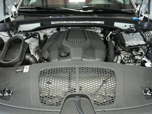 New 2025 Porsche Macan Turbo image 30