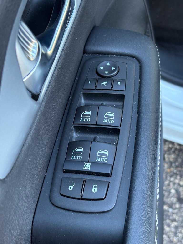 Used 2026 Chrysler Pacifica Limited w/ S Appearance Package FWD image 10