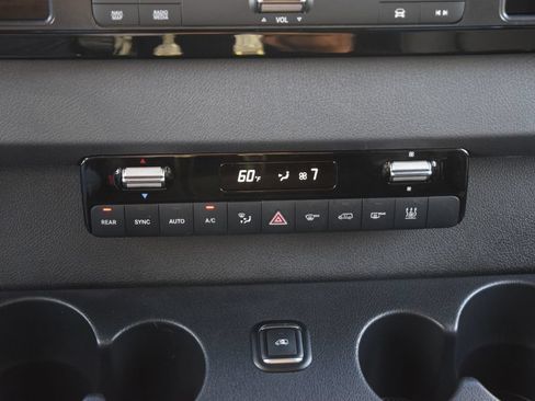 Used 2024 Mercedes-Benz Sprinter 2500 image 25