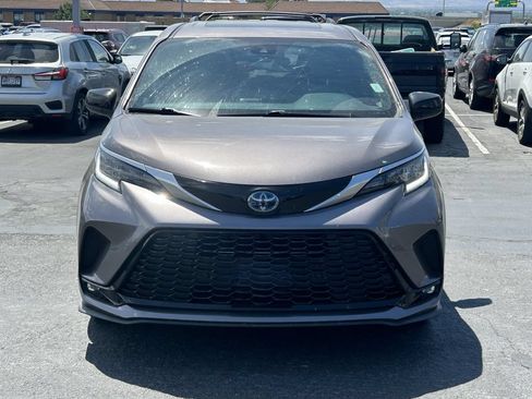 Used 2021 Toyota Sienna XSE FWD image 10