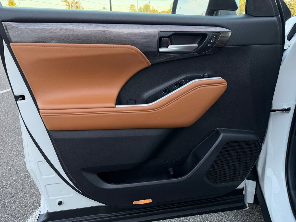 New 2026 Toyota Highlander Platinum AWD/4WD image 20