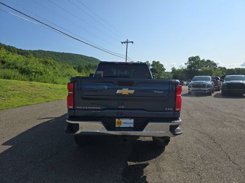 Used 2025 Chevrolet Silverado 3500 LTZ w/ LTZ Plus Package AWD/4WD image 9