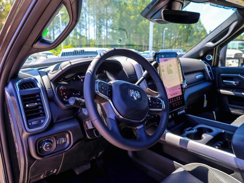 New 2026 RAM 2500 Laramie AWD/4WD image 19