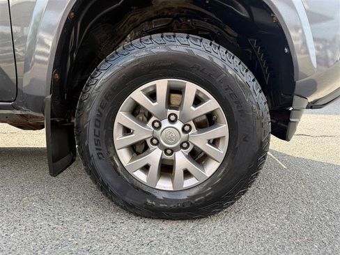 Used 2018 Toyota Tacoma SR5 AWD/4WD image 11