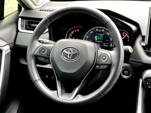 Used 2019 Toyota RAV4 Limited w/ Cold Weather Package FWD image 31