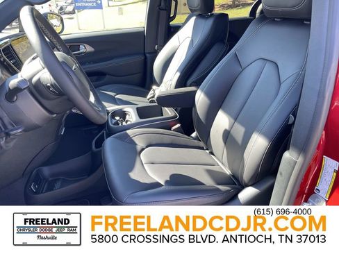 New 2026 Chrysler Pacifica Select image 19