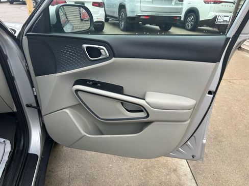 Used 2020 Kia Soul S image 16