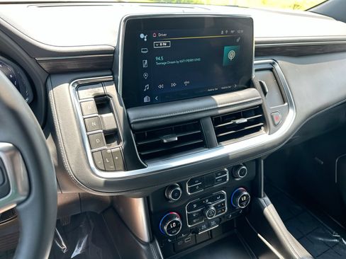 Used 2024 Chevrolet Suburban LT RWD image 16