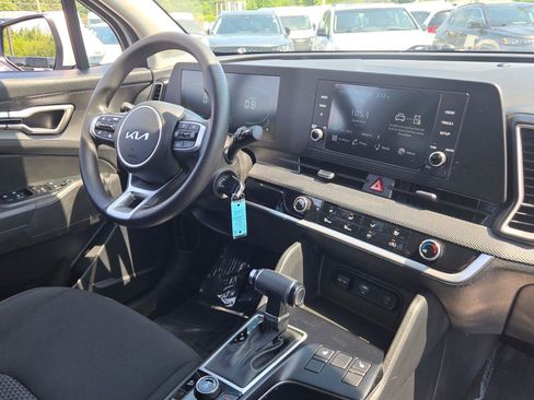 Used 2025 Kia Sportage LX AWD/4WD image 7