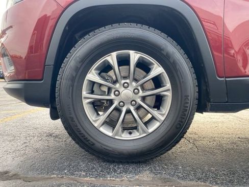 Used 2019 Jeep Cherokee Latitude Plus w/ Cold Weather Group image 15