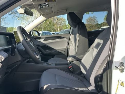 New 2025 Volkswagen Tiguan SE image 14