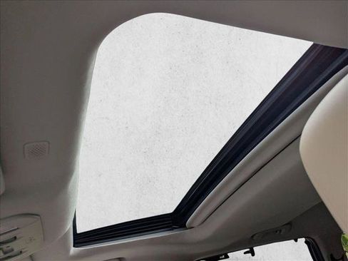Used 2022 Toyota Highlander XLE FWD image 15