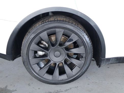 Used 2023 Tesla Model Y Long Range AWD/4WD image 5