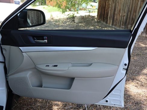 Used 2012 Subaru Outback 2.5i Premium w/ All-Weather Pkg AWD/4WD image 26