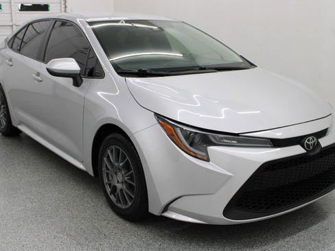 Used 2022 Toyota Corolla LE image 4