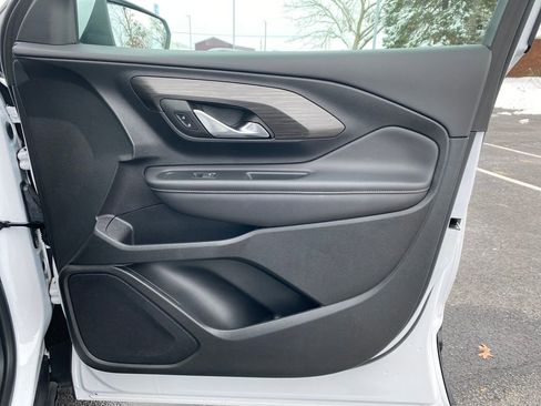 Used 2022 GMC Terrain SLE w/ Driver Convenience Package image 9
