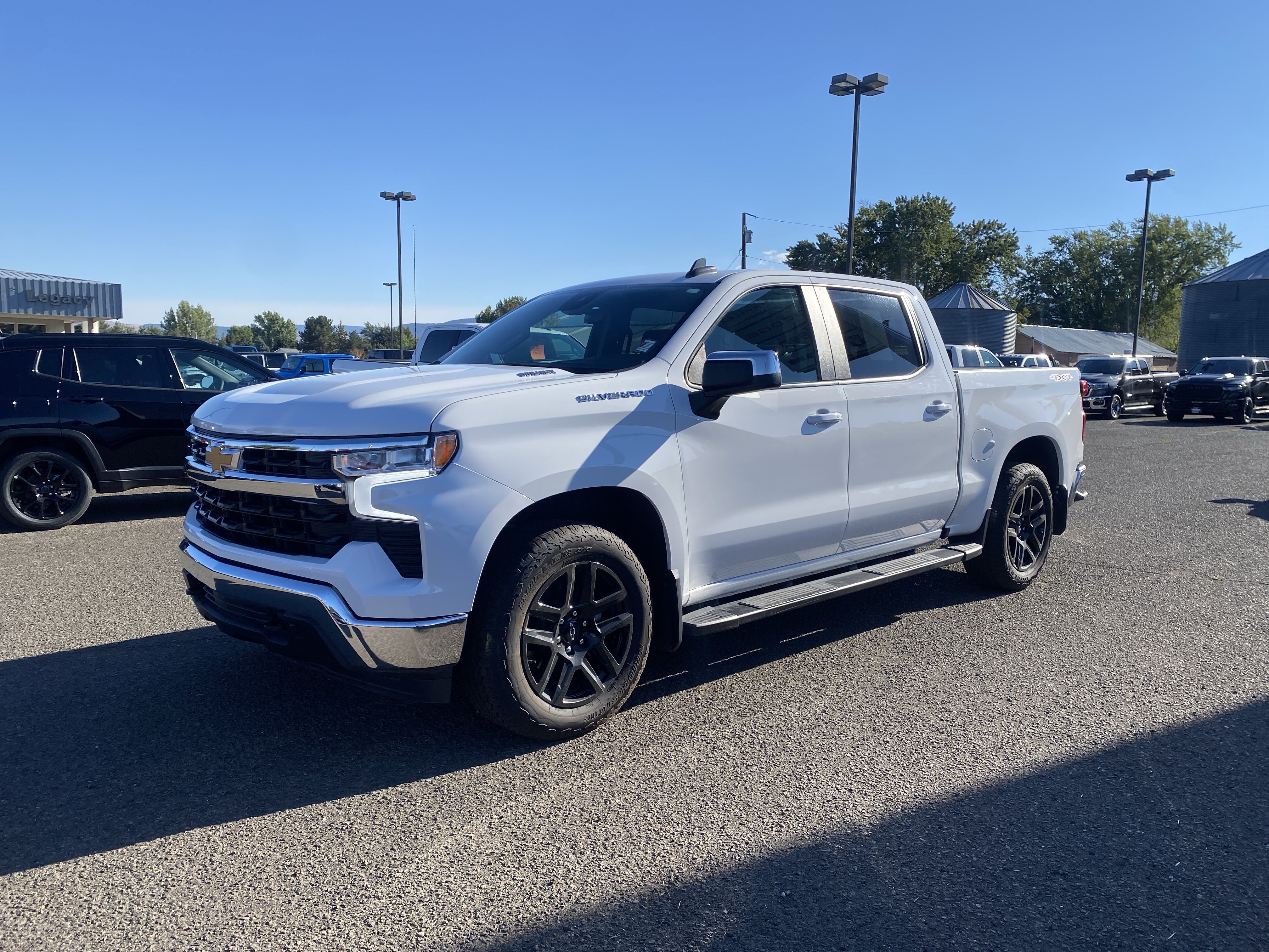 Used 2024 Chevrolet Silverado 1500 LT w/ Convenience Package II AWD/4WD image 7