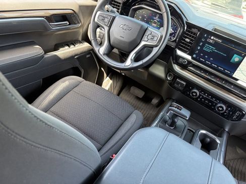 Certified 2025 Chevrolet Silverado 1500 RST w/ Dark Appearance Package AWD/4WD image 15