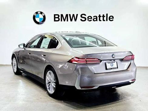 Used 2025 BMW 540i xDrive w/ Premium Package AWD/4WD image 4