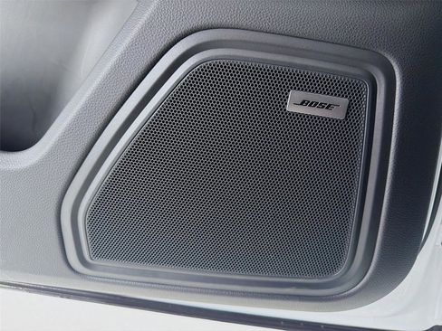 Certified 2025 Porsche Macan AWD/4WD image 9