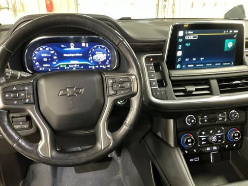 Used 2022 Chevrolet Suburban Z71 w/ Z71 Off-Road Package AWD/4WD image 17