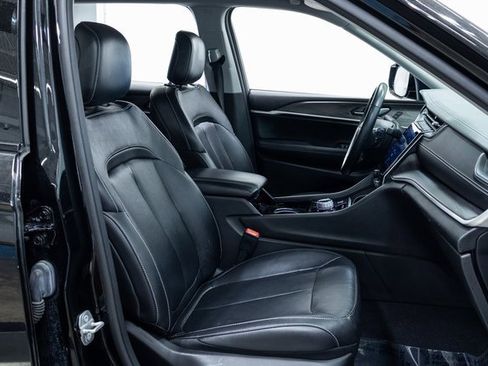 Used 2022 Jeep Grand Cherokee L Limited image 22