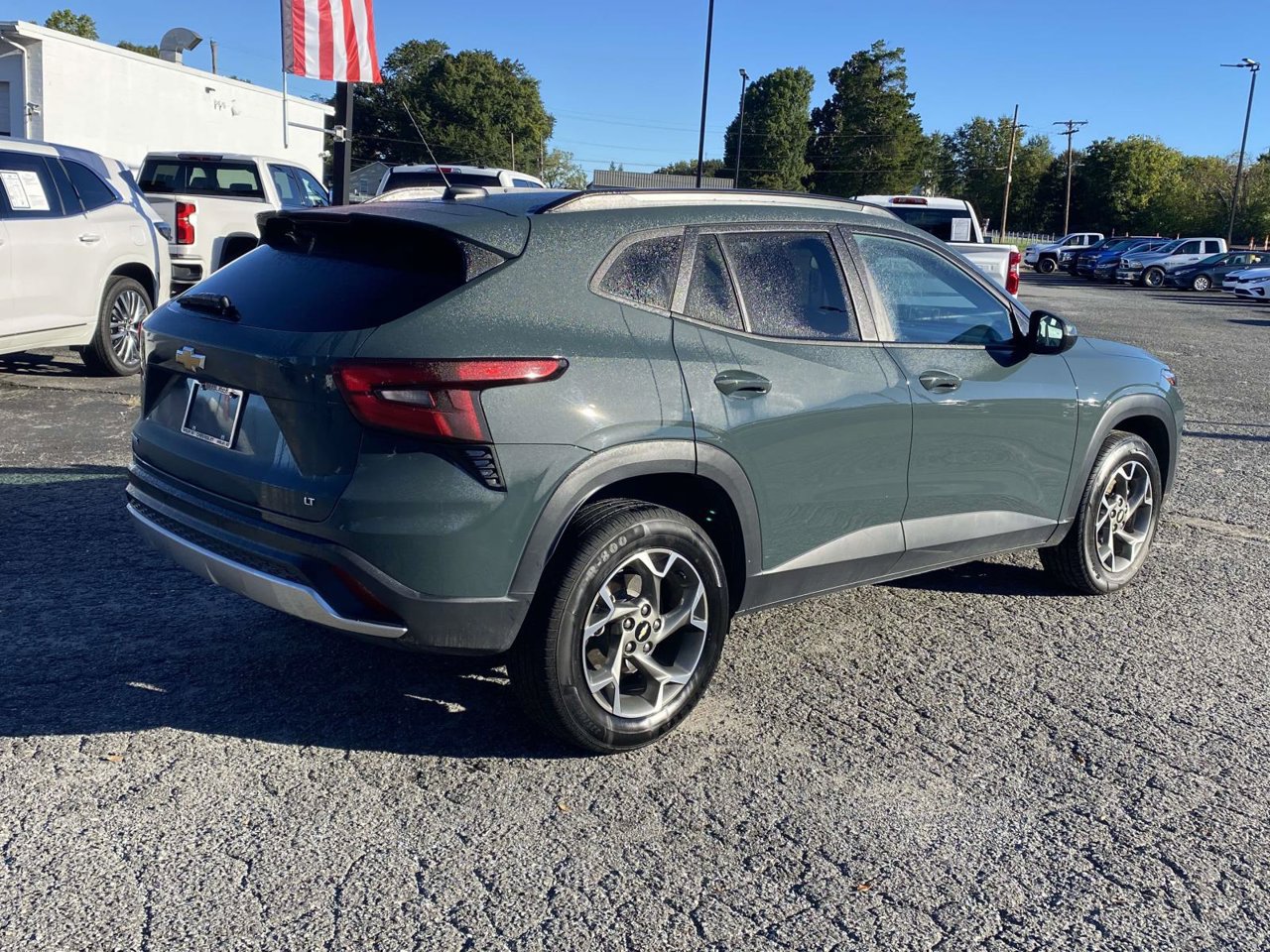 Used 2025 Chevrolet Trax LT FWD image 8