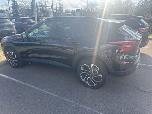 Certified 2025 Chevrolet Trax RS w/ Sunroof Package image 4