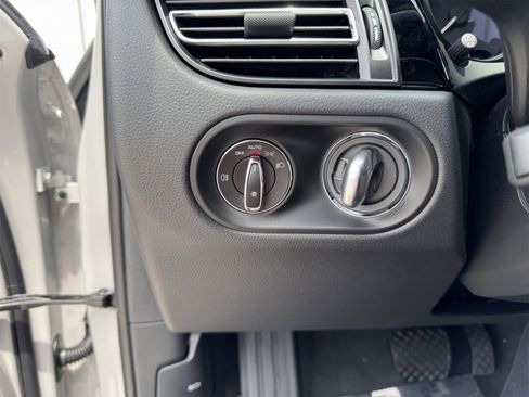 New 2025 Porsche Macan image 27