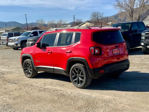 Used 2019 Jeep Renegade Altitude w/ UConnect 8.4 Nav Group image 3