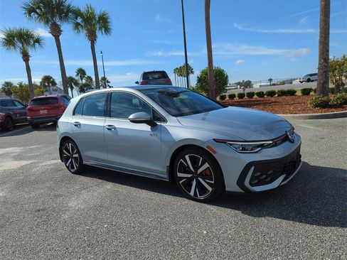 New 2026 Volkswagen GTI SE image 2
