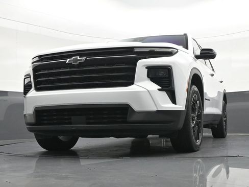 Used 2025 Chevrolet Traverse LT w/ Midnight/Sport Edition FWD image 31