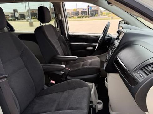 Used 2019 Dodge Grand Caravan SE w/ UConnect Hands-Free Group FWD image 22