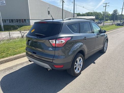 Used 2018 Ford Escape SE FWD image 3