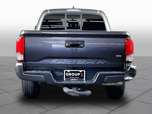 Used 2016 Toyota Tacoma TRD Sport w/ Towing Package RWD image 4