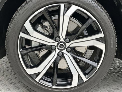 Certified 2023 Volvo XC60 B6 Ultimate w/ Climate Package image 10