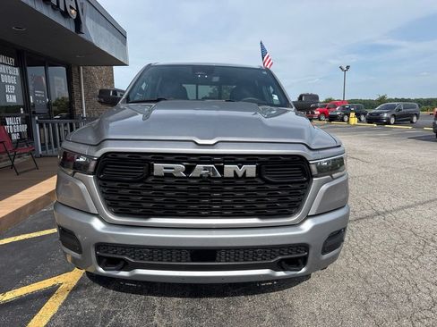 Used 2025 RAM 1500 Big Horn AWD/4WD image 3