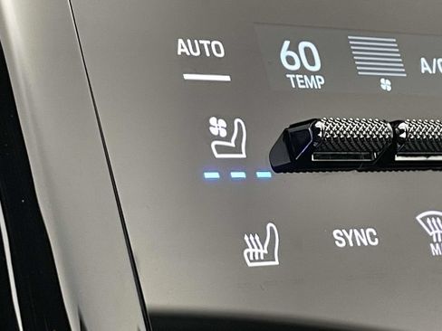 Certified 2025 Porsche Panamera 4 AWD/4WD image 30
