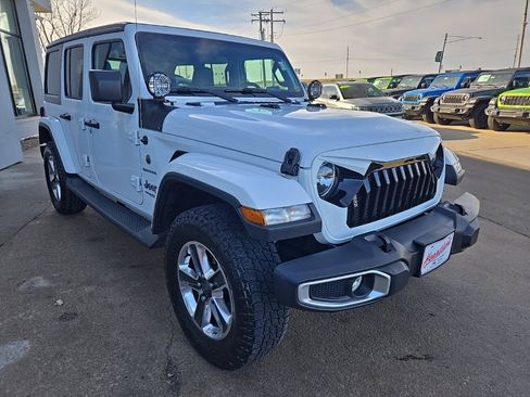Used 2018 Jeep Wrangler Unlimited Sahara image 14