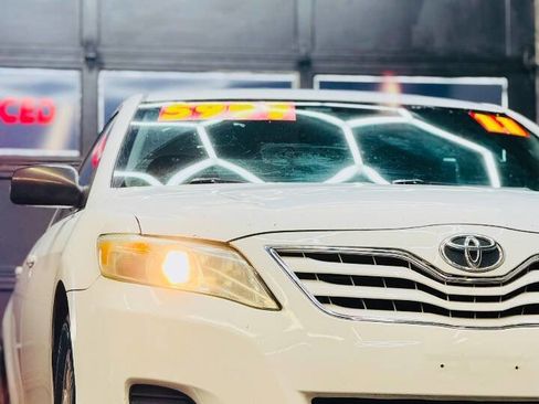 Used 2011 Toyota Camry LE w/ LE Extra-Value Pkg image 3