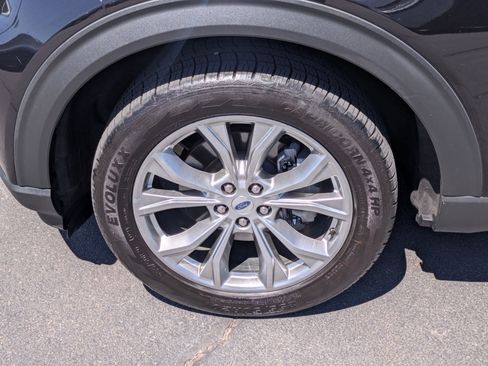 Used 2022 Ford Explorer Limited w/ Equipment Group 301A AWD/4WD image 13