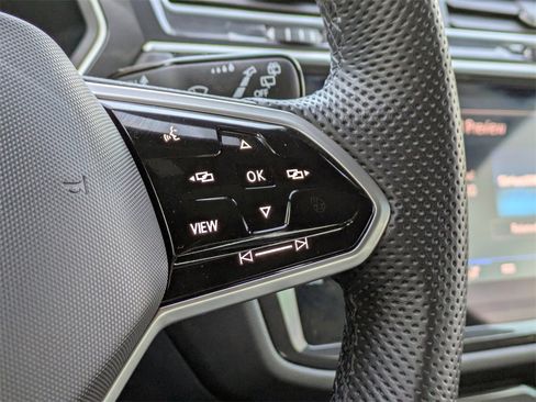 Used 2024 Volkswagen Tiguan SE R-Line image 28